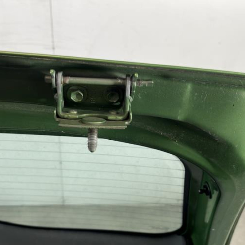 Malle/Hayon arriere FORD FIESTA 5 Photo n°8