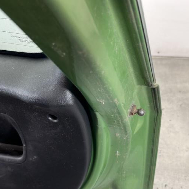 Malle/Hayon arriere FORD FIESTA 5 Photo n°9