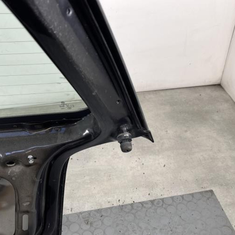 Malle/Hayon arriere VOLKSWAGEN POLO 4 Photo n°8