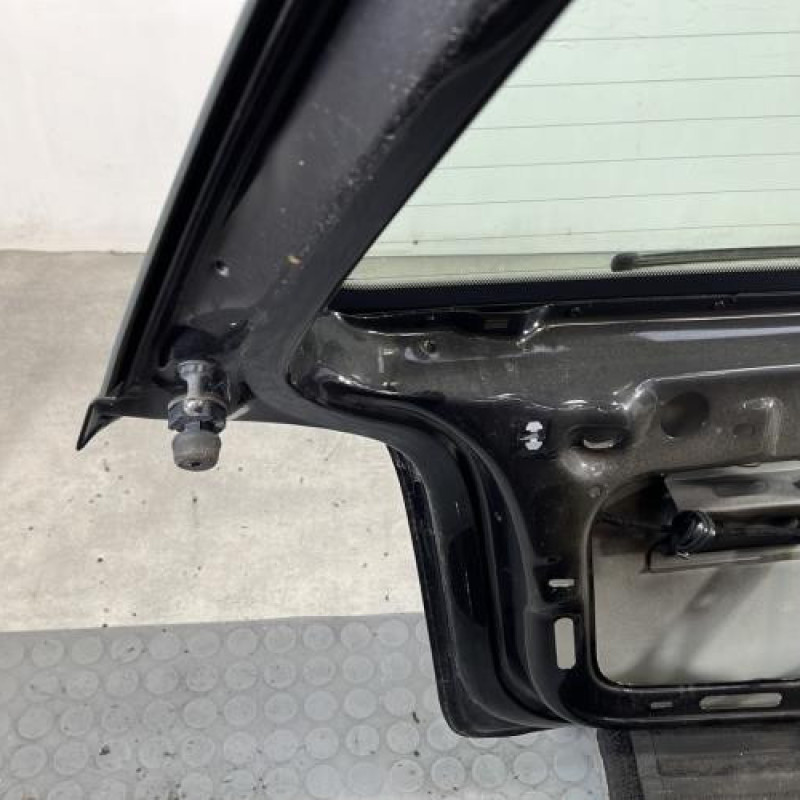 Malle/Hayon arriere VOLKSWAGEN POLO 4 Photo n°9