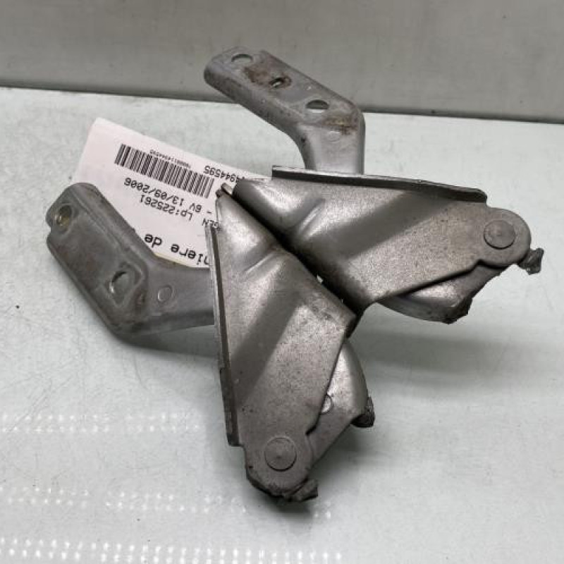 Charniere de capot VOLKSWAGEN FOX Photo n°3