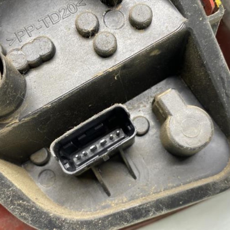 Feu arriere principal droit (feux) RENAULT CLIO 3 Photo n°3