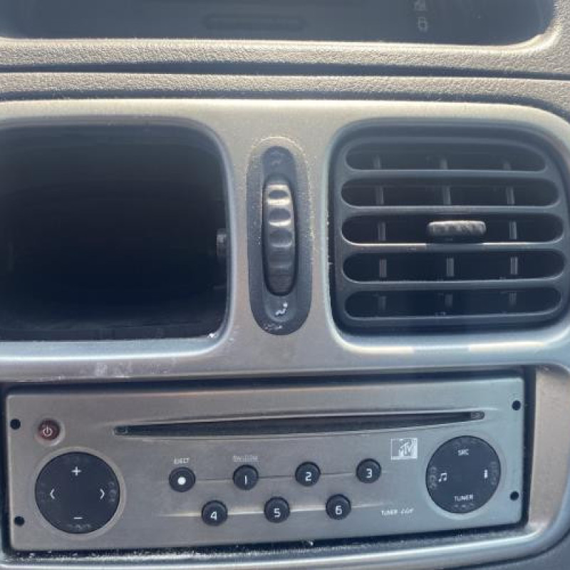 Porte avant droit RENAULT CLIO 2 Photo n°18