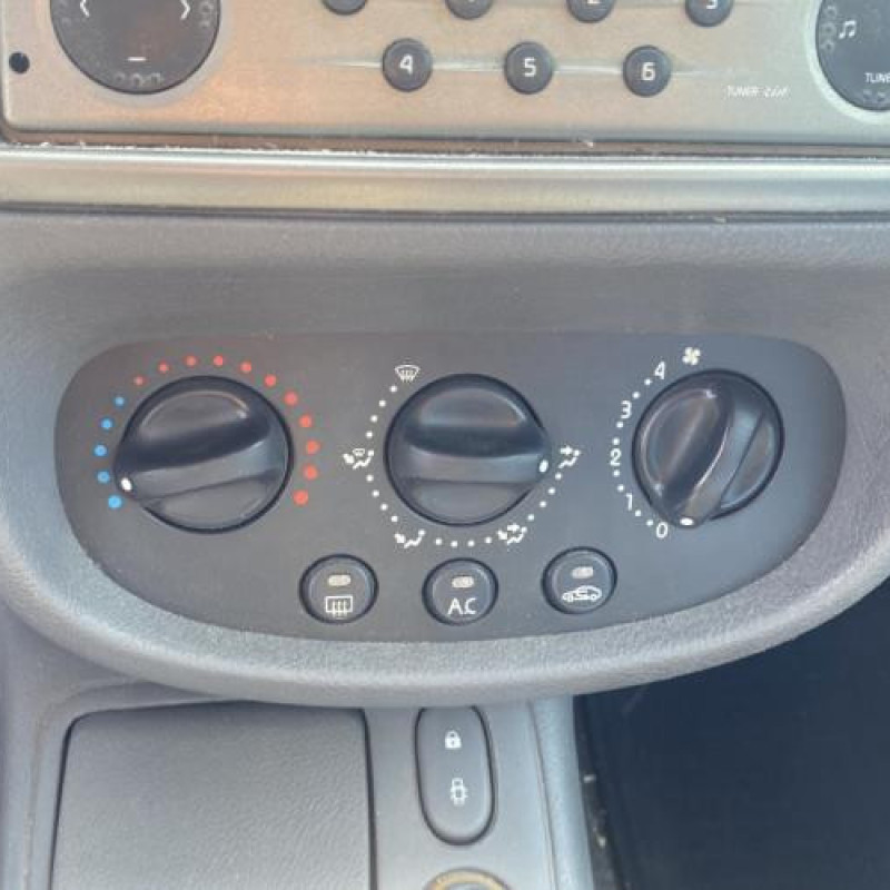 Porte avant droit RENAULT CLIO 2 Photo n°19