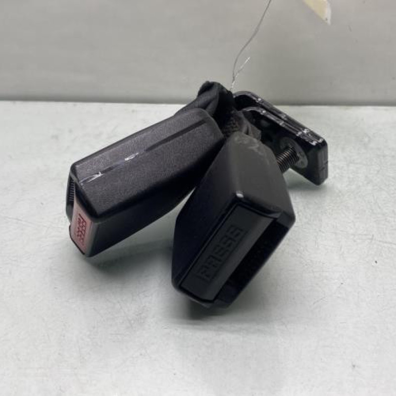 Attache ceinture arriere gauche DACIA LODGY Photo n°1
