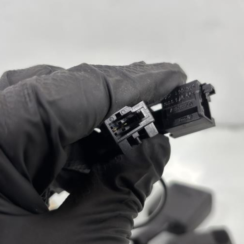 Attache ceinture arriere droit VOLKSWAGEN TOURAN 3 Photo n°3