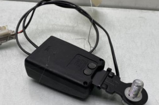 Attache ceinture avant gauche FIAT 500 2