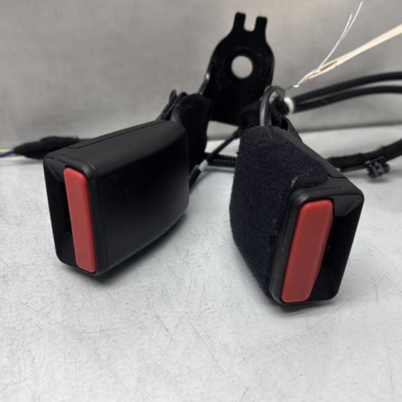 Attache ceinture arriere droit PEUGEOT 208 2 Photo n°2