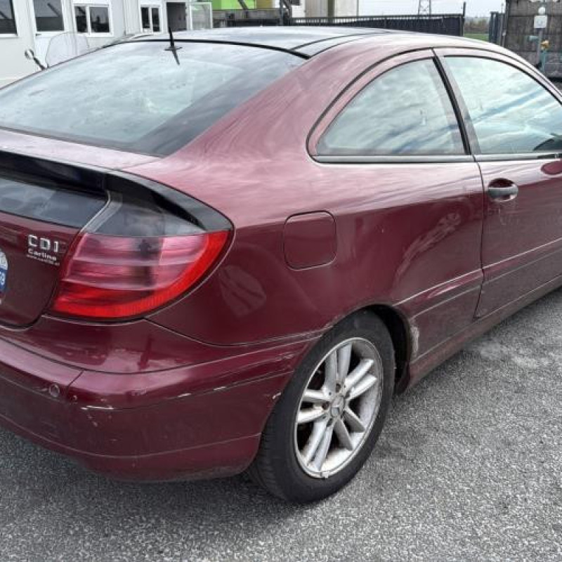 Pare choc arriere MERCEDES CLASSE C 203 COUPE SPORT Photo n°9