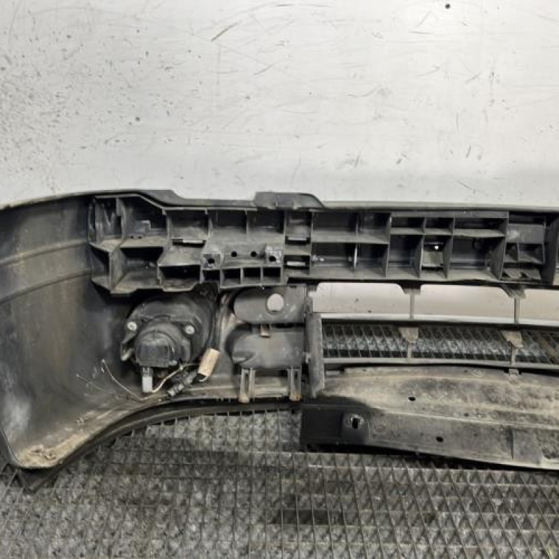 Pare choc avant RENAULT CLIO 2 Photo n°6