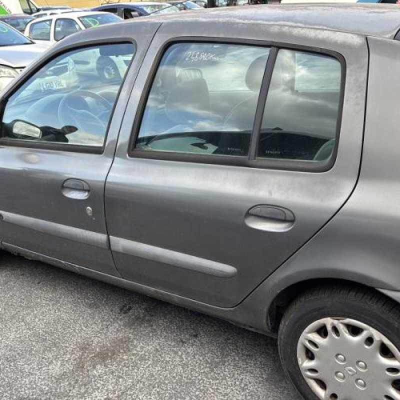 Pare choc avant RENAULT CLIO 2 Photo n°12