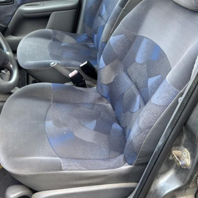 Pare choc avant RENAULT CLIO 2 Photo n°17