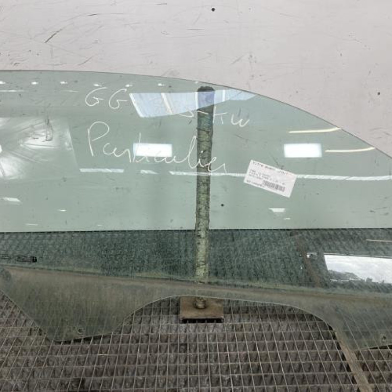 Vitre avant droit FORD FIESTA 5 Photo n°1