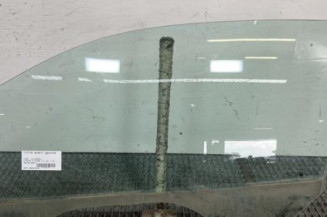 Vitre avant gauche FORD FIESTA 5 Photo n°1