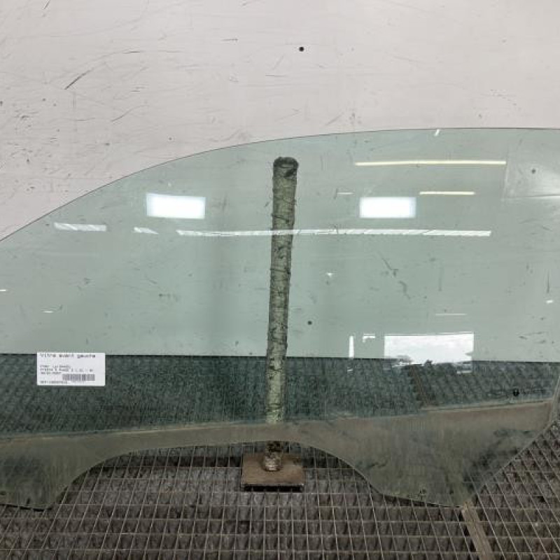 Vitre avant gauche FORD FIESTA 5 Photo n°1