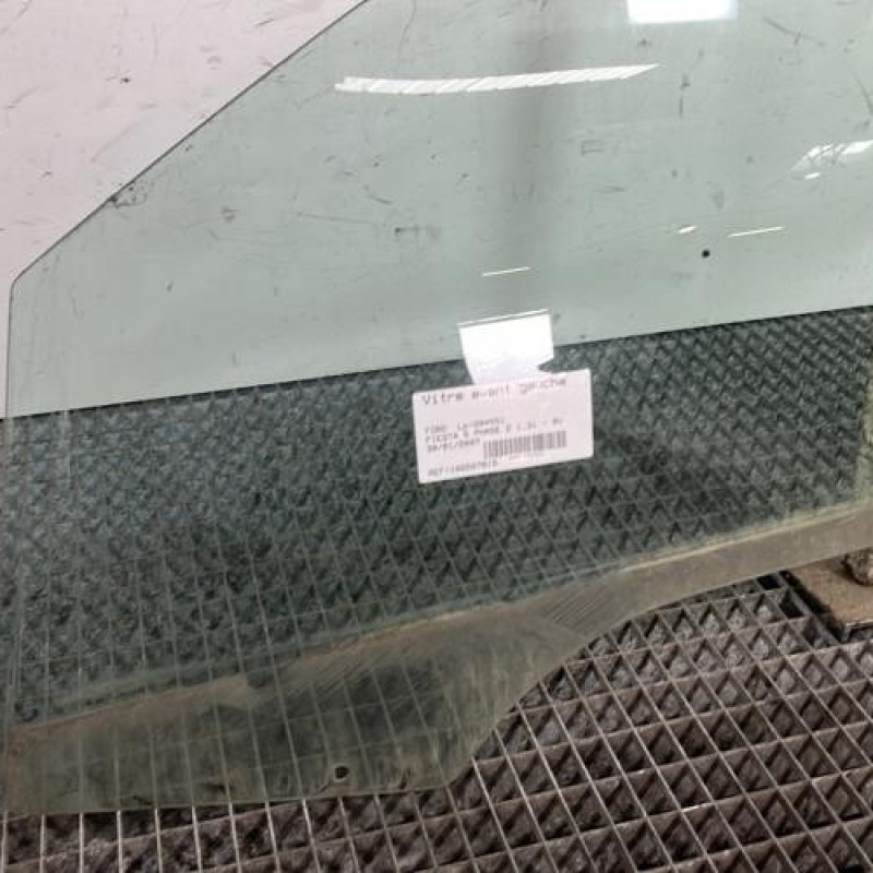 Vitre avant gauche FORD FIESTA 5 Photo n°2