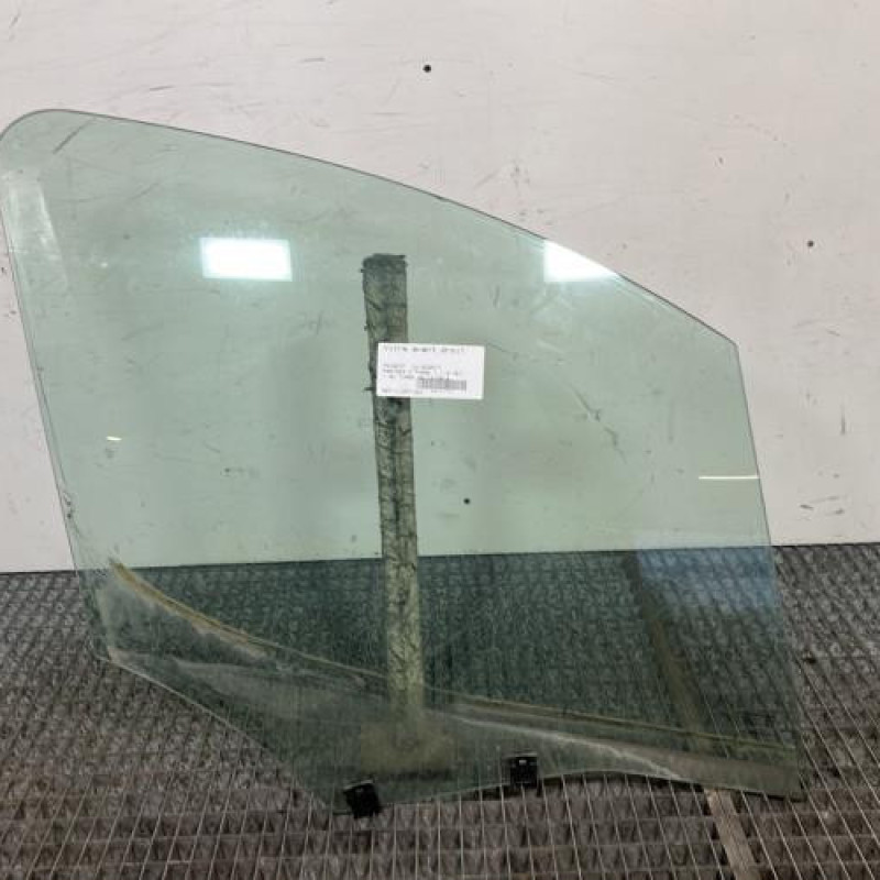 Vitre avant droit PEUGEOT PARTNER 2 Photo n°1