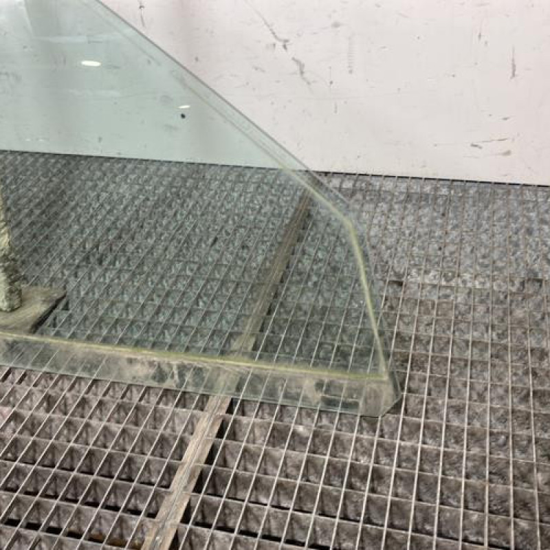 Vitre avant droit VOLKSWAGEN POLO 3 Photo n°2