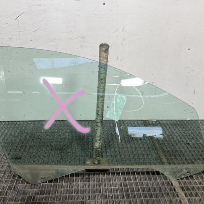 Vitre avant droit PEUGEOT 206 Photo n°1