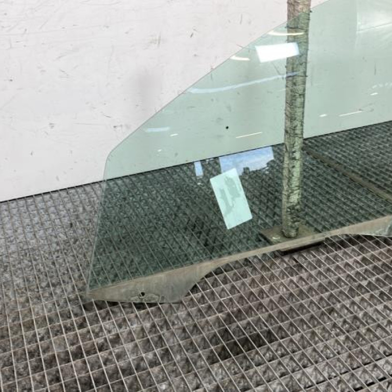 Vitre avant gauche PEUGEOT 206 Photo n°2