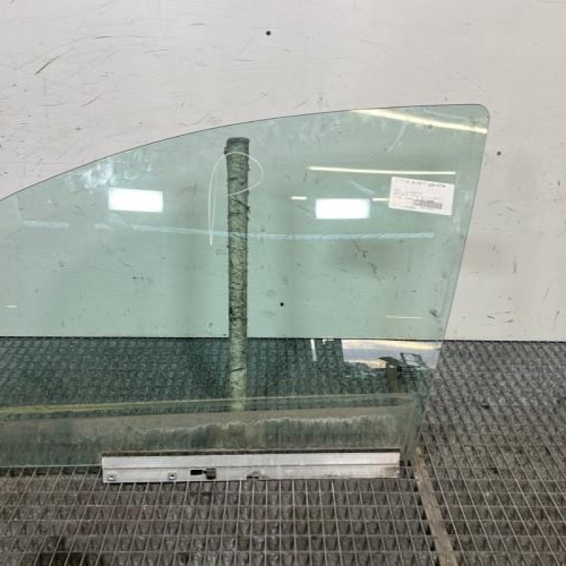 Vitre avant gauche OPEL ZAFIRA B Photo n°1