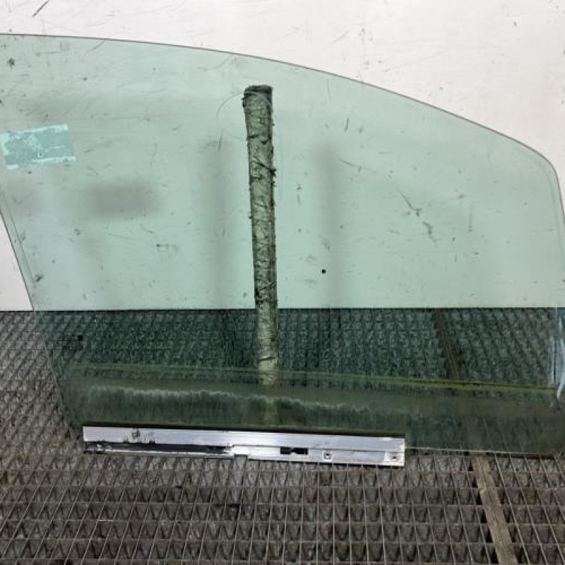 Vitre avant gauche OPEL ZAFIRA B Photo n°4