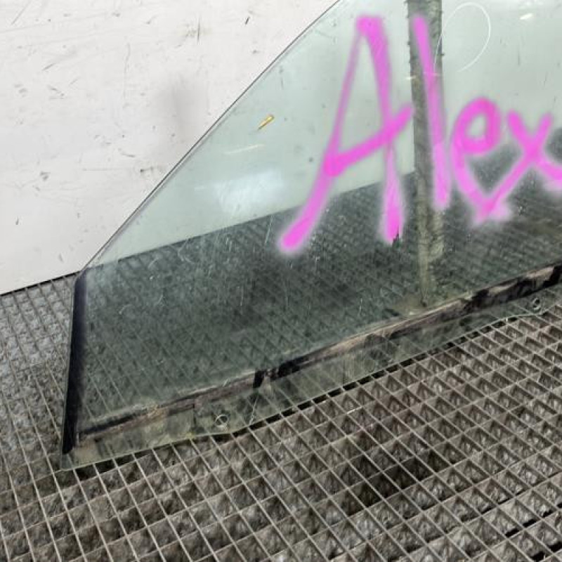 Vitre avant gauche BMW SERIE 3 E46 Photo n°2