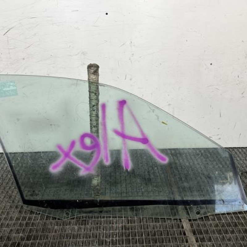 Vitre avant gauche BMW SERIE 3 E46 Photo n°4