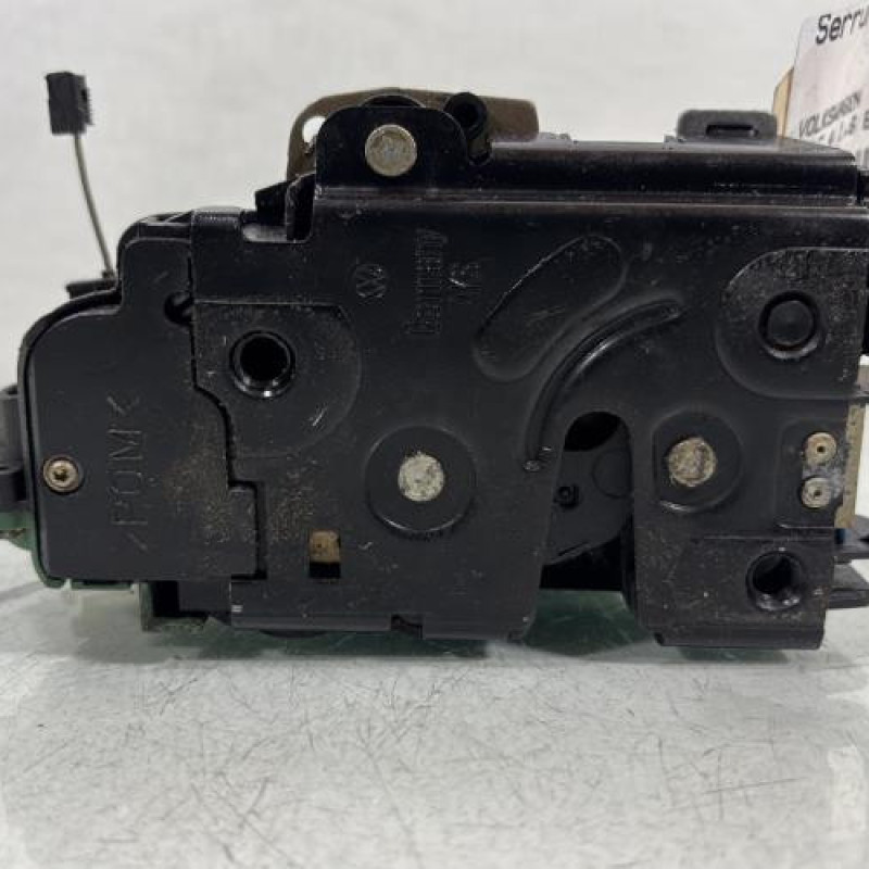Serrure arriere droit VOLKSWAGEN GOLF 4 Photo n°3