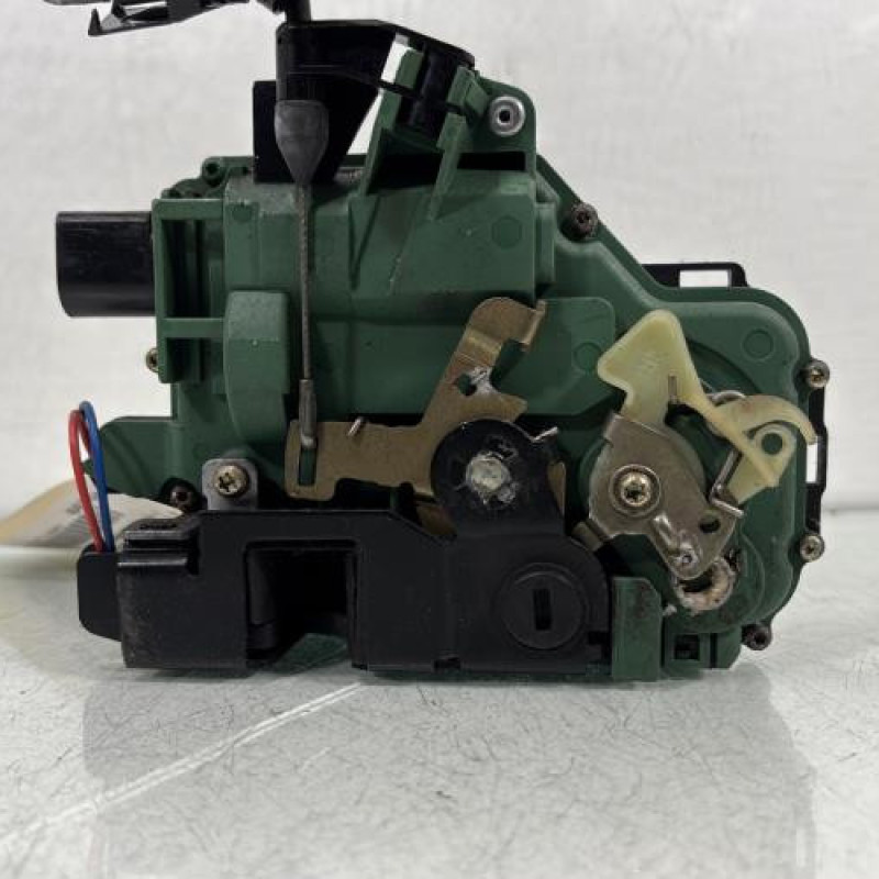 Serrure arriere droit VOLKSWAGEN GOLF 4 Photo n°4