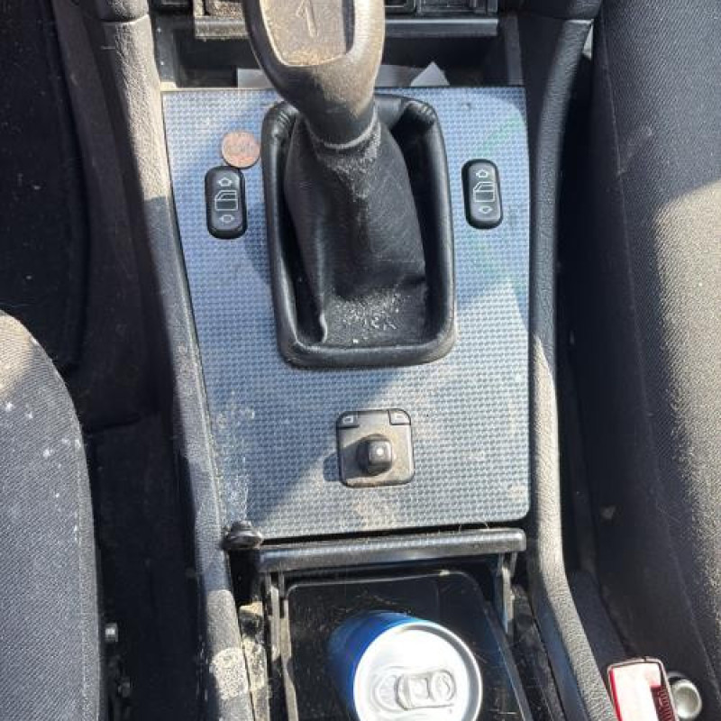 Serrure avant gauche MERCEDES CLASSE C 202 Photo n°20