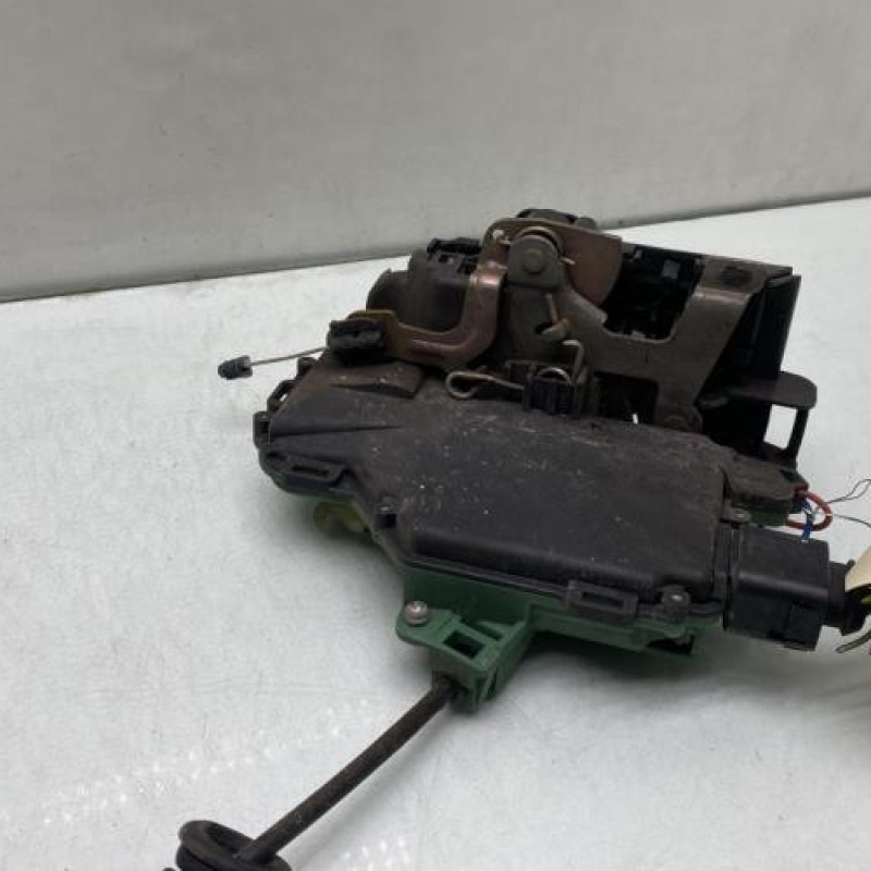 Serrure avant gauche VOLKSWAGEN GOLF 4 Photo n°1