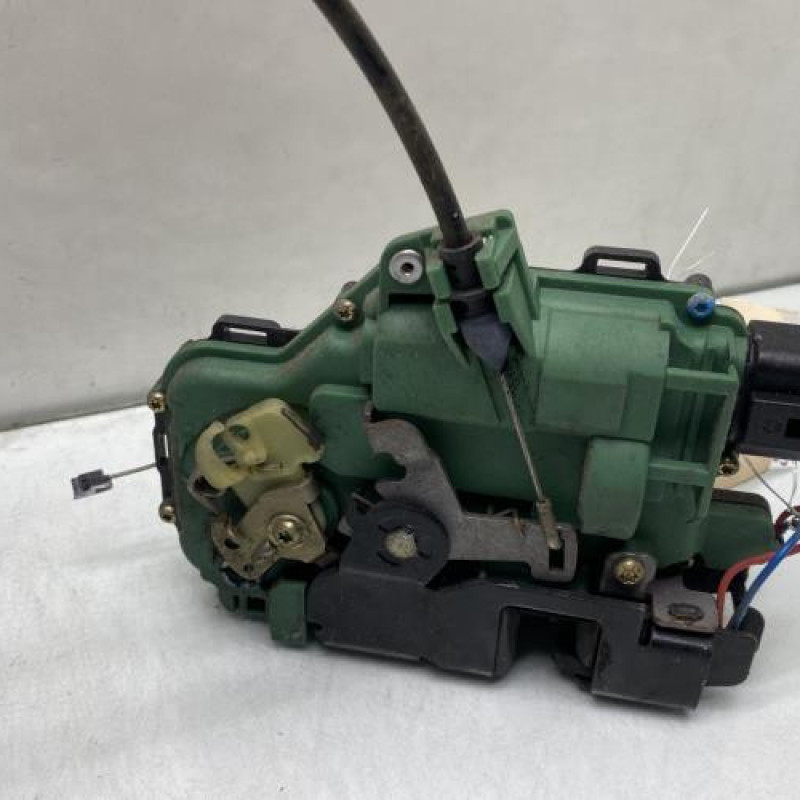 Serrure avant gauche VOLKSWAGEN GOLF 4 Photo n°3