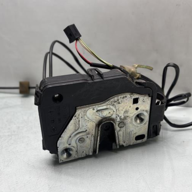 Serrure avant gauche MERCEDES CLASSE C 203 Photo n°1