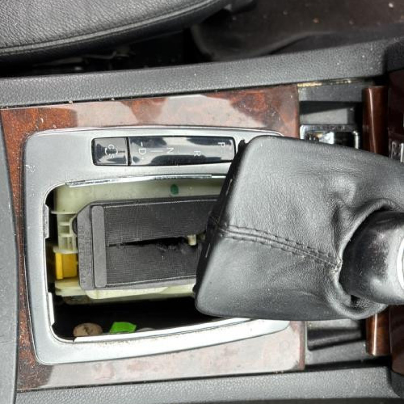 Attache ceinture arriere gauche MERCEDES CLASSE C 204 Photo n°10