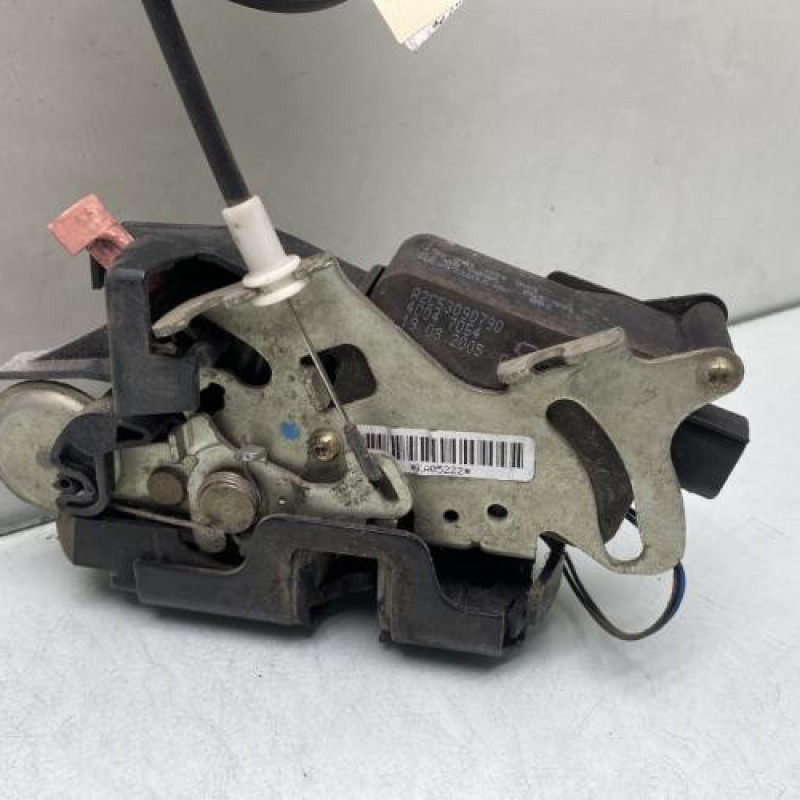 Serrure avant gauche MERCEDES VITO 639 Photo n°3