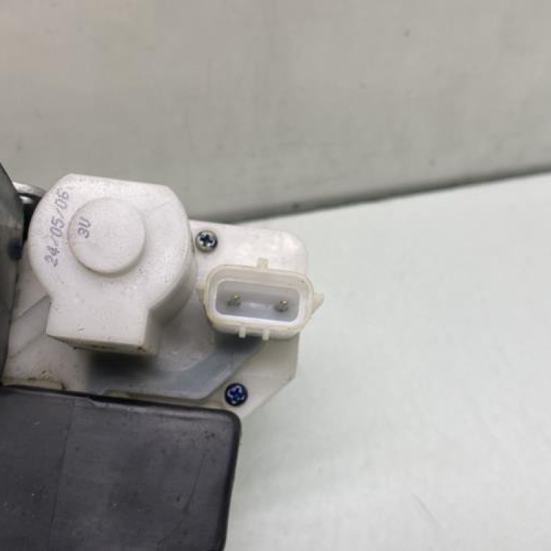 Serrure avant droit VOLKSWAGEN FOX Photo n°4