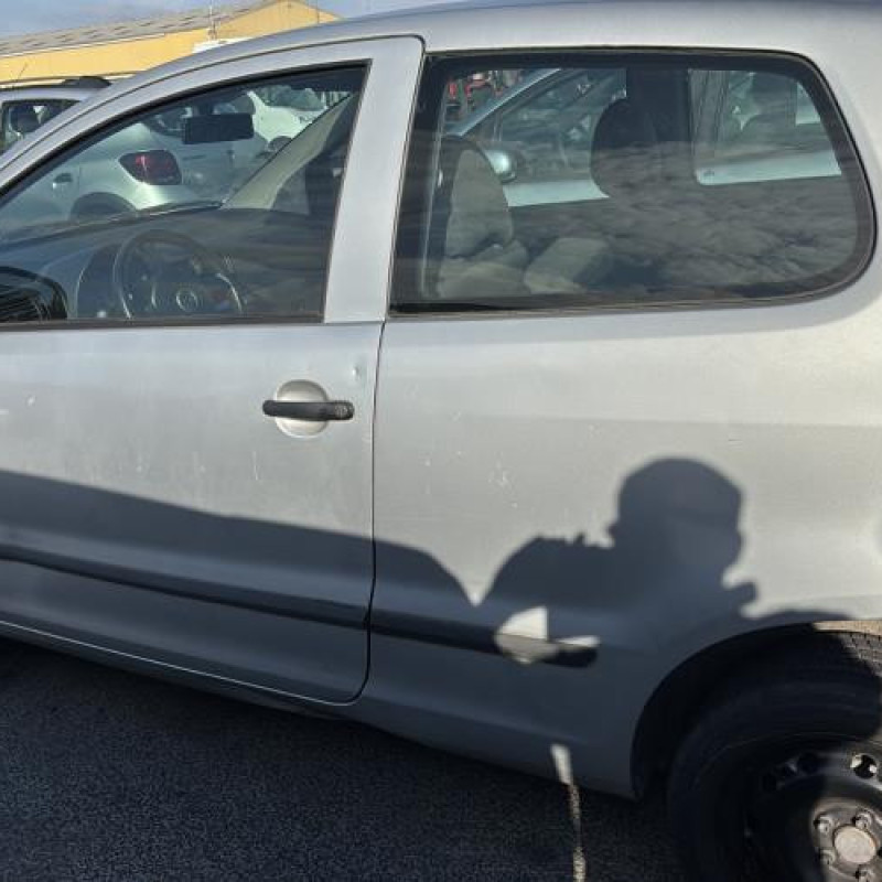 Serrure avant droit VOLKSWAGEN FOX Photo n°11
