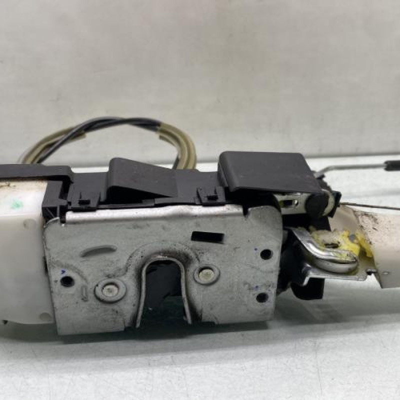 Serrure avant gauche VOLKSWAGEN FOX Photo n°1