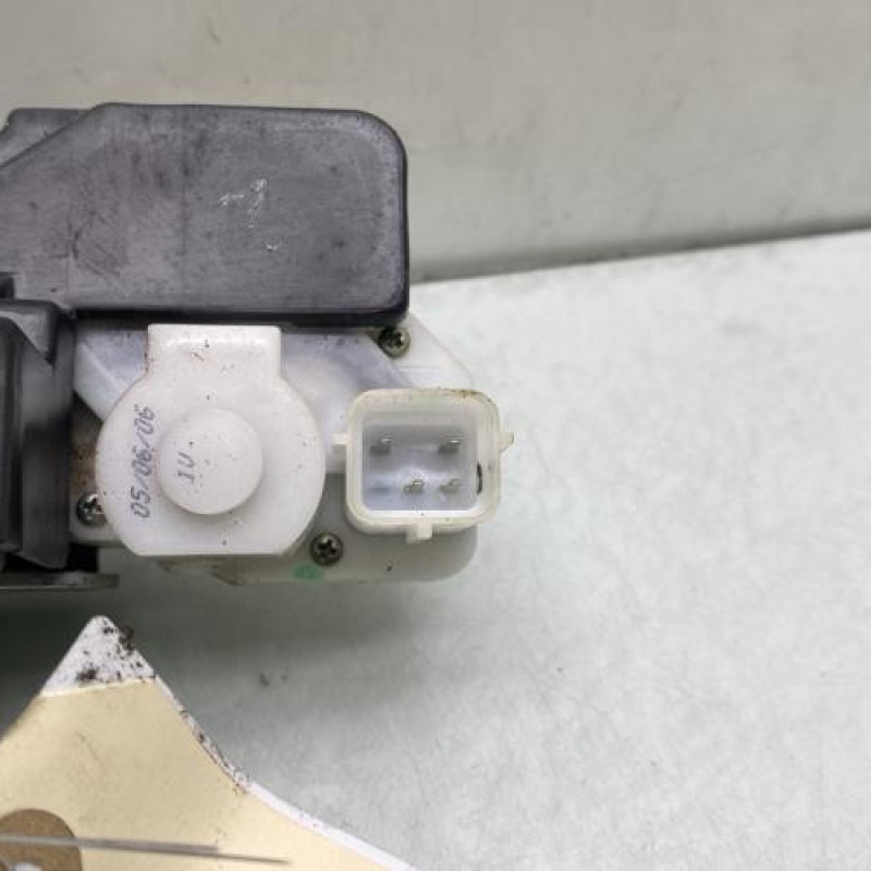 Serrure avant gauche VOLKSWAGEN FOX Photo n°3