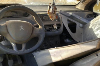 Serrure avant gauche PEUGEOT 208 1