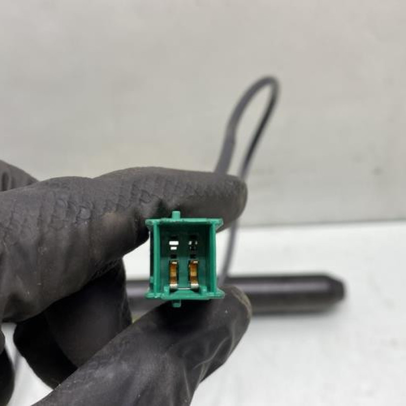 Pretensionneur de ceinture avant droit OPEL ASTRA H Photo n°4