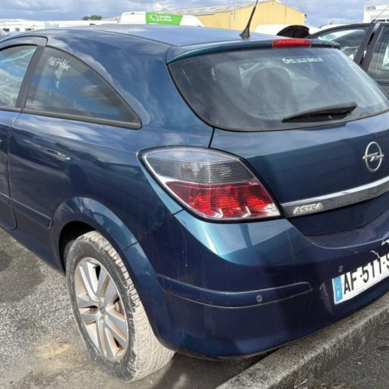 Pretensionneur de ceinture avant droit OPEL ASTRA H Photo n°8