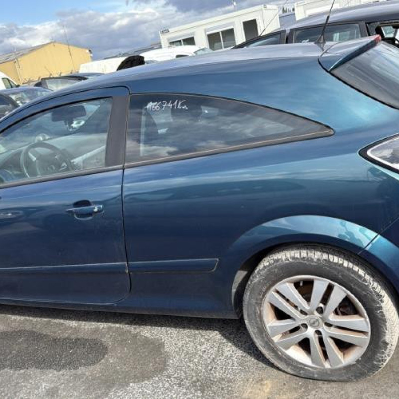 Pretensionneur de ceinture avant droit OPEL ASTRA H Photo n°10