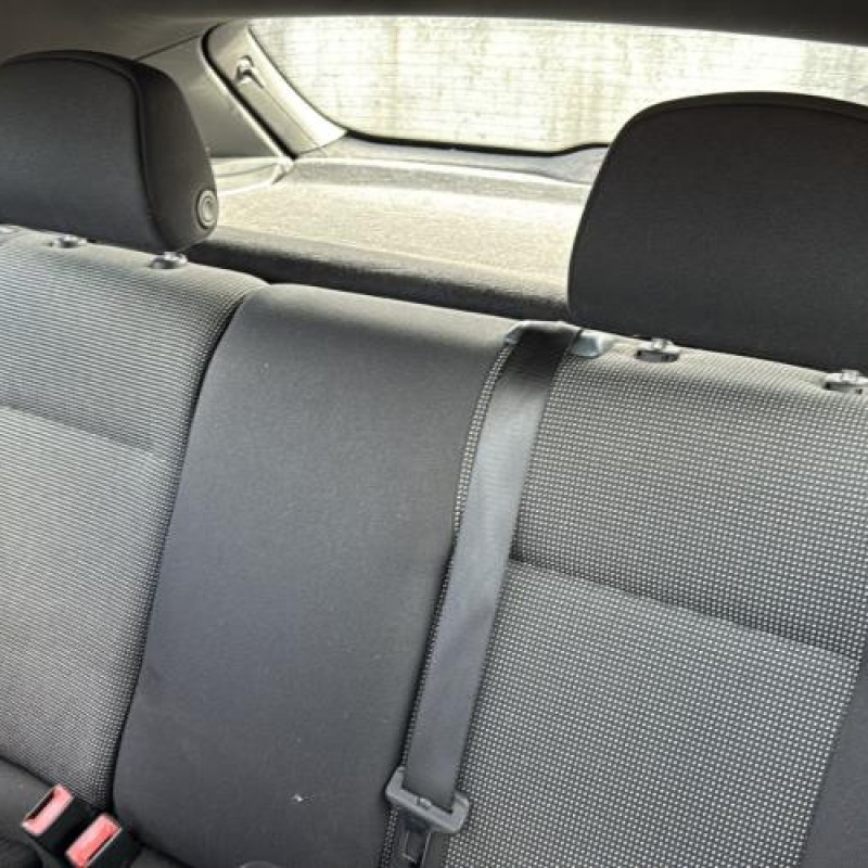 Pretensionneur de ceinture avant droit OPEL ASTRA H Photo n°19