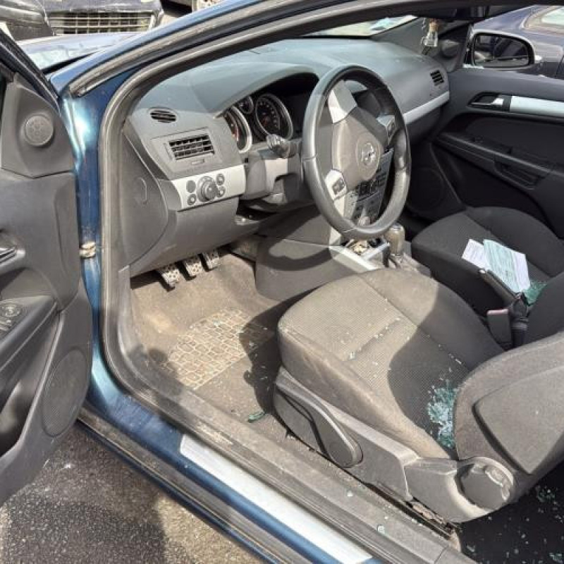 Pretensionneur de ceinture avant gauche OPEL ASTRA H Photo n°18