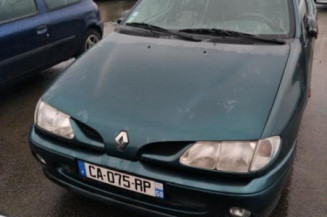 Serrure avant droit RENAULT MEGANE 1
