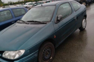 Serrure avant droit RENAULT MEGANE 1