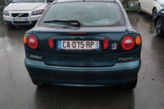 Serrure avant droit RENAULT MEGANE 1