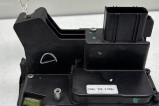 Serrure avant droit FORD FIESTA 5 Photo n°1